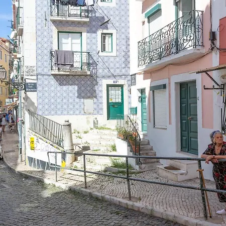 Typical Alfama Apartment, By Timecooler アパート リスボン